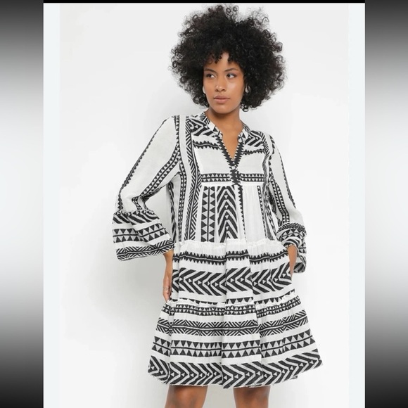 Boo Gemes Black/White Bell Sleeve Aztec Print Mini Dress
 size Small - Picture 1 of 12